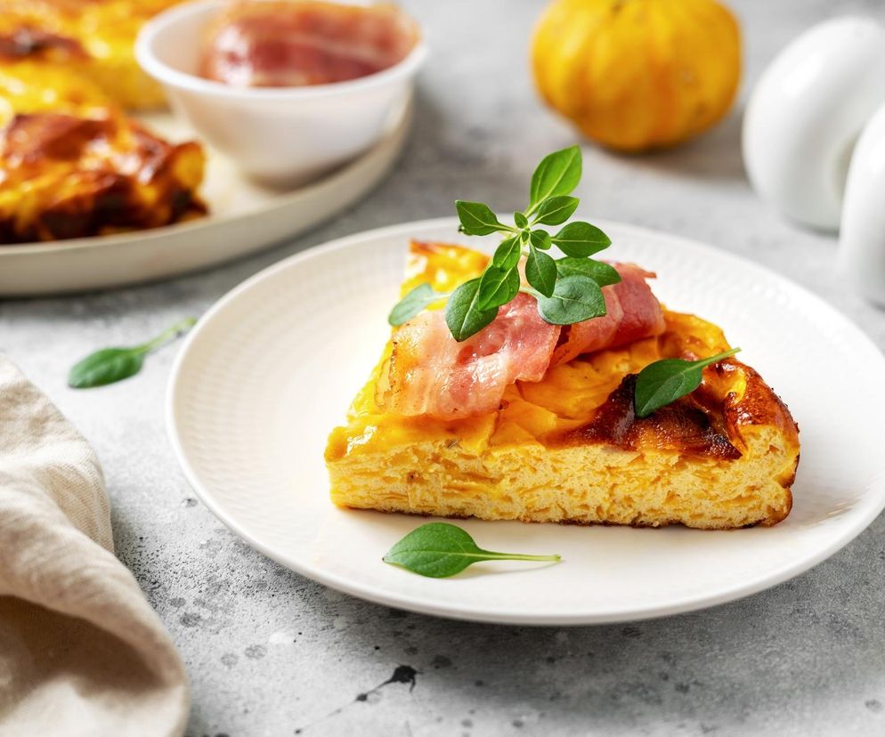 Napakowana frittata z air fryera. Przepyszne danie w kilka minut