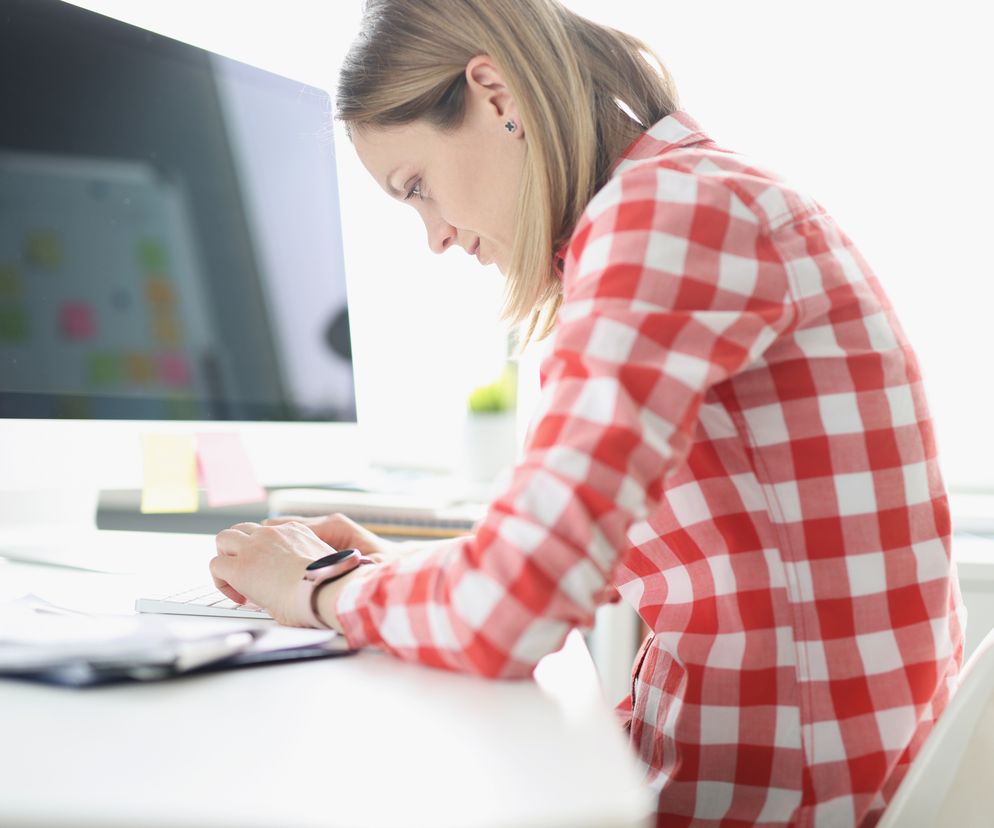 Ćwiczenia prostujące plecy, czyli sposoby na oduczenie się garbienia