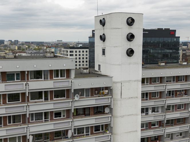 Titanic w centrum Wrocławia. Szesnastopiętrowy galeriowiec przy Powstańców Śląskich to jeden z największych molochów we Wrocławiu