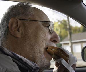 Puchniesz od pieczywa? Jedz te produkty zamiast chleba, a zobaczysz efekty 