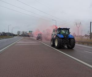 Trwa protest rolników w woj. lubelskim. Blokady są w wielu miejscach w regionie [DUŻO ZDJĘĆ]