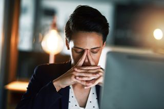 Niedobór tej witaminy jest spowodowany stresem. Oto 6 oznak, które świadczą o tym, że ci jej brakuje
