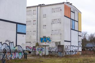 Osiedle Dudziarska. Opuszczone bloki grozy, jedno z najbardziej niebezpiecznych miejsc Warszawy