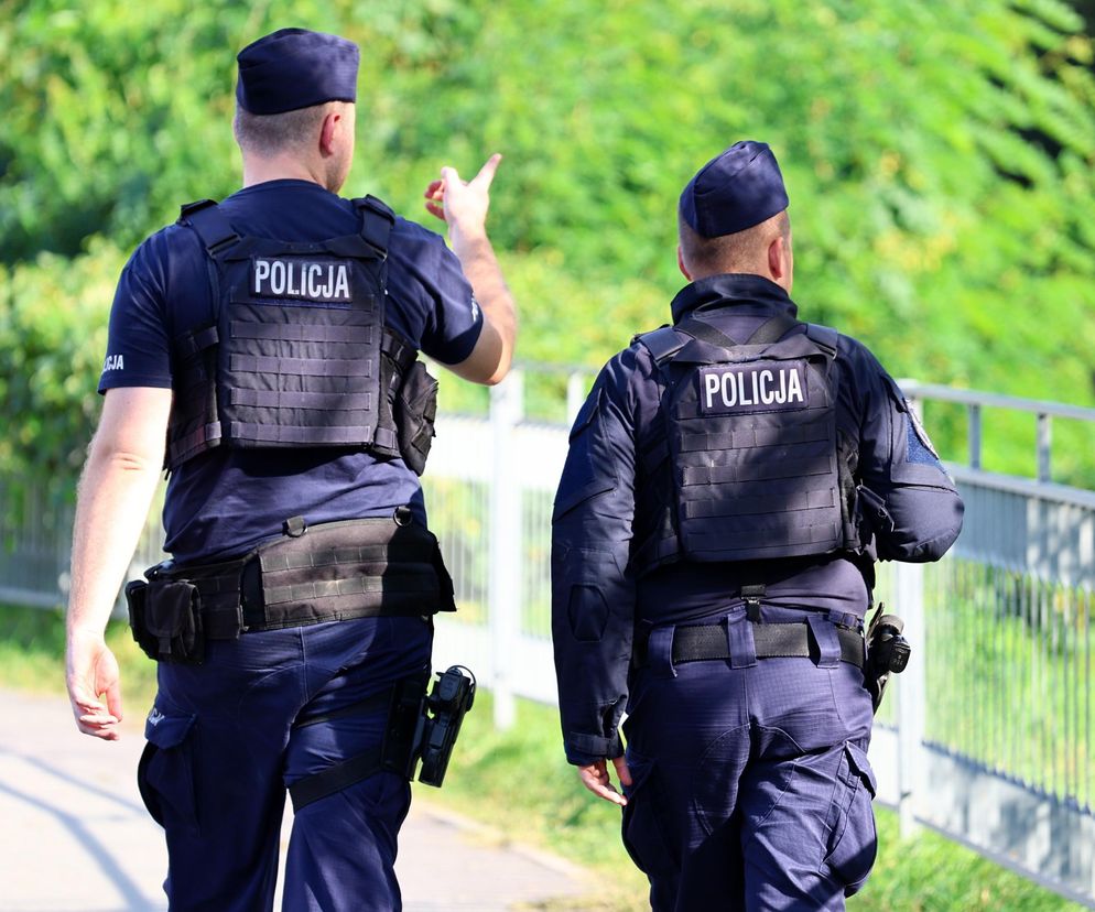 Poszukiwany mężczyzna zaatakował policjanta. Co ze zdrowiem funkcjonariusza?