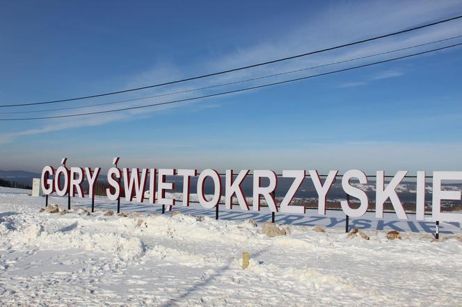 Napis Góry Świętokrzyskie w gminie Górno koło Kielc