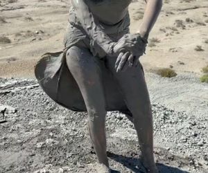 Maja Rutkowski zażywa błotnego SPA