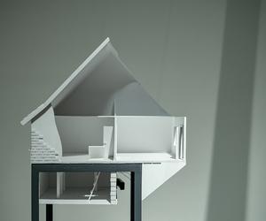 Architektura przetrwania: Kryjówki Natalii Romik w Trafostacji Sztuki w Szczecinie