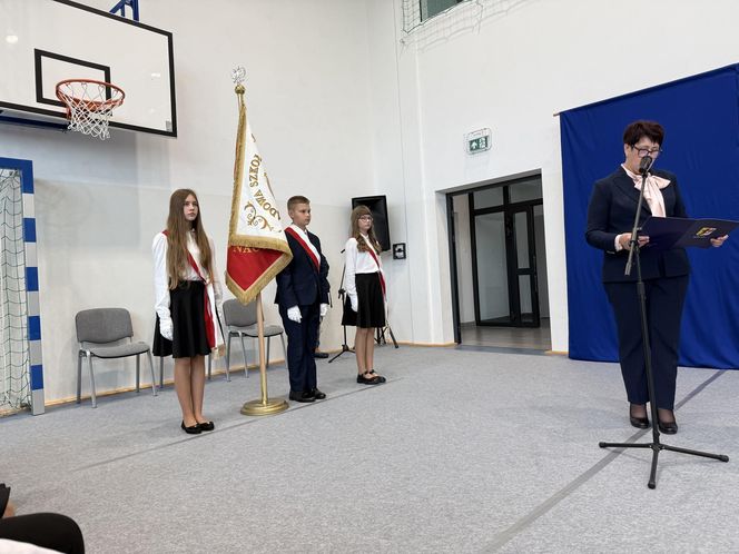 Pierwsza Dama uczciła z uczniami 100 lat od nadania imienia Stefana Batorego Szkole Podstawowej w Liwie