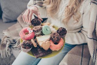 Kompulsywne objadanie się to poważne zaburzenie odżywiania. Czym jest i jak je powstrzymać?