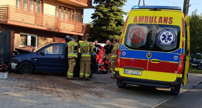 Rąbnął w ogrodzenie zabił pasażerkę