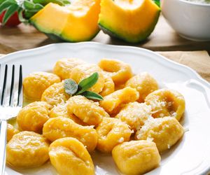 Pulchne kluseczki dyniowe. Przepis na świetne danie z dyni, które przygotujesz w mig