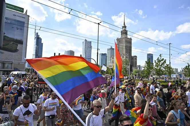 Parada Równości przeszła ulicami Warszawy. Tłumy uczestników