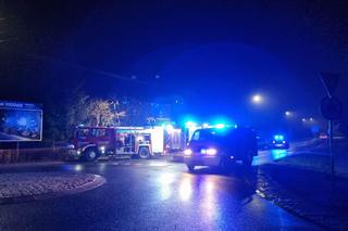 Pruszcz: Wbił się autem z wypożyczalni w płot i skasował dwa auta [ZDJĘCIA]