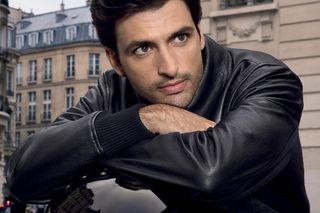 L’Oréal Paris ogłasza, że Carlos Sainz został nowym globalnym ambasadorem produktów do pielęgnacji włosów Elseve