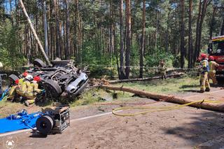Podlaskie. Tragiczny wypadek na dk 64. Dachowała osobówka. Nie żyje jedna osoba