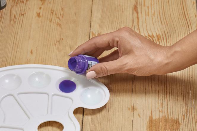 Jak ozdobić ceramiczny kubek ? Malowanie kubka – krok 1