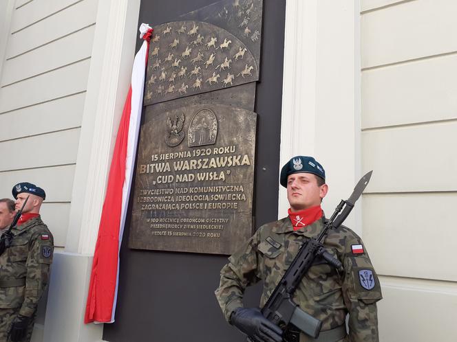 Odsłonięcie tablicy upamiętniającej 100-lecie Cudu nad Wisłą