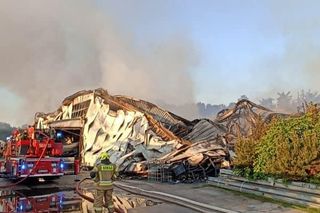 Ogromny pożar na Mazowszu. Spłonęła hala magazynowa 