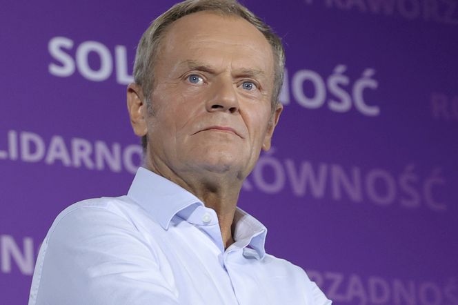Donald Tusk ośmieszył się w Afryce?! Jego strój oburzył internautów