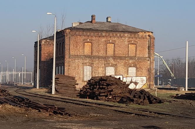 Stary budynek dworca w Dąbrowie Górniczej nie będzie już antywizytówką miasta. PKP go wyremontuje, a miasto wynajmie w nim część pomieszczeń