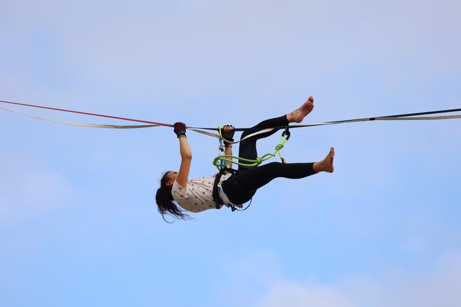   Urban Highline Festival 2023 w Lublinie. Slacklinerzy robią cuda na linach!