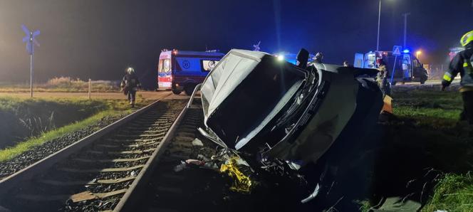 Zderzenie busa i pociągu pod Poznaniem. Są ranni!