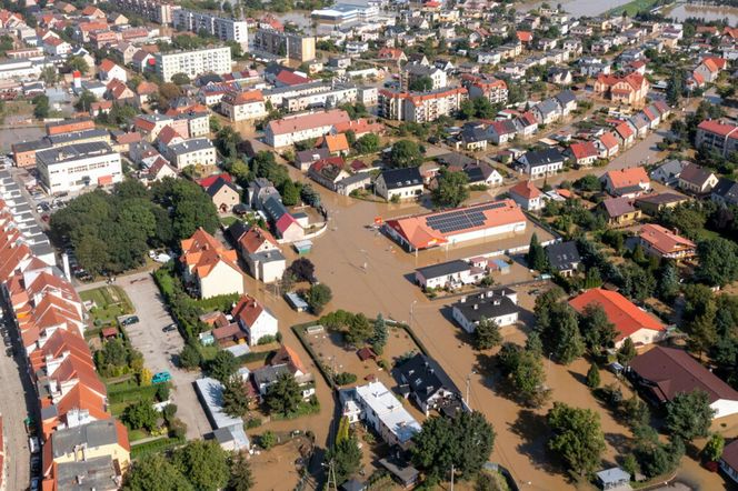 Opolskie. Powódź w Lewinie Brzeskim. 90 procent miasta zostało zalane [ZDJĘCIA].