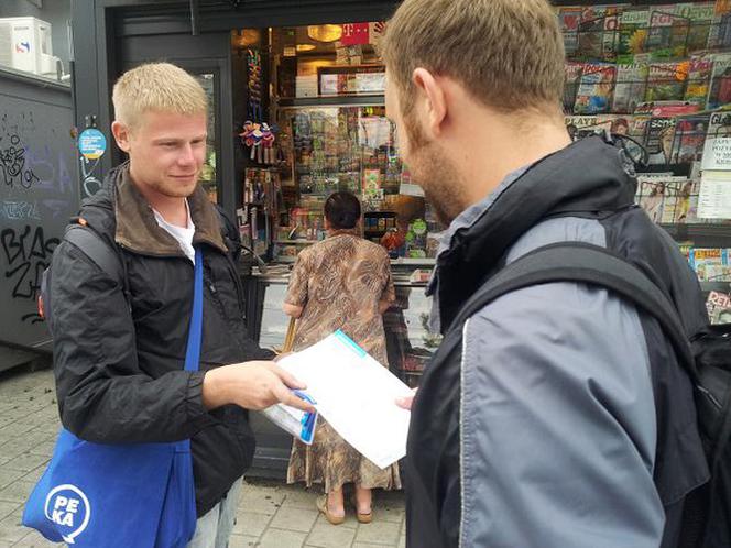 Pracownicy ZTM rozdają ulotki w centrum miasta