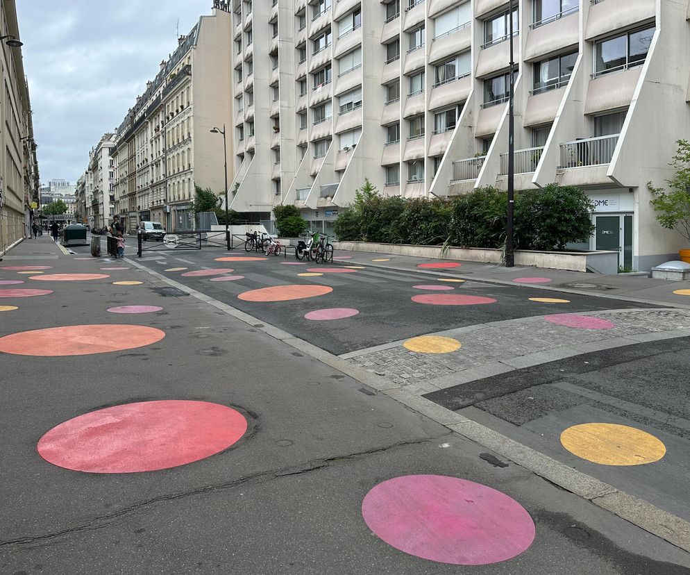 5 | Rue Juliette Dodu w Paryżu to przykład taktycznego urbanizmu w realizacji programu tworzenia szkolnych ulic, proj. AREP