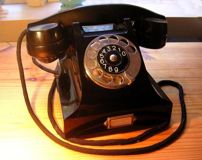 Co wynaleziono wcześniej: telefon czy radio? 