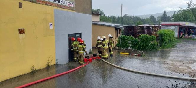 Burze z ulewami nad Polską. Podtopione budynki i szpital w Głuchołazach