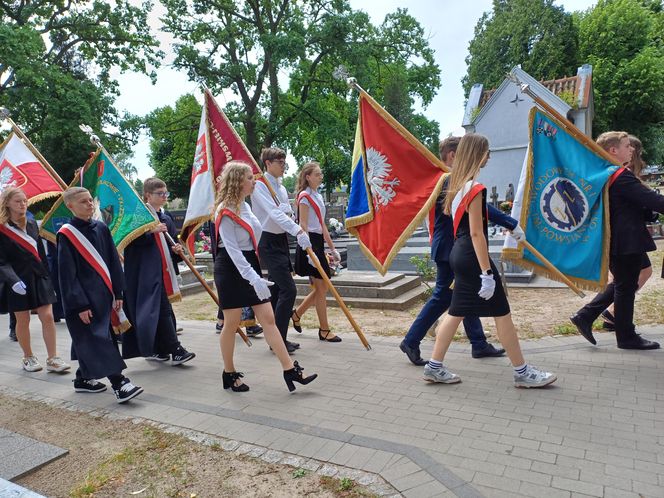Pamięć o powstańcach żyje w Ostrzeszowie. Ulicami miasta przeszedł Marsz Pamięci [ZDJĘCIA]