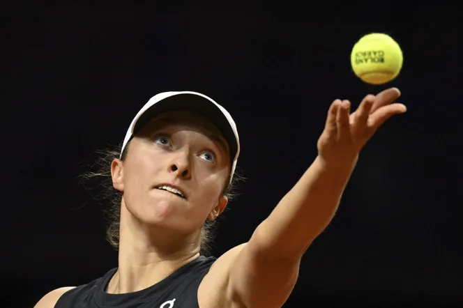 Iga Świątek - Julia Grabher RELACJA NA ŻYWO Pierwszy set dla Polki, ale emocje! WTA Madryt Iga Świątek - Grabher WYNIK NA ŻYWO 