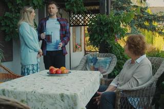 M jak miłość odc. 1751. Beata (Izabela Warykiewicz-Popiel), Aniela (Elżbieta Kijowska), Bartek (Arkadiusz Smoleński)