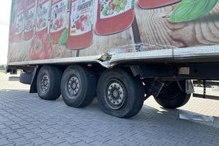  Śmierć na drodze w Radonicach. Dachowanie BMW