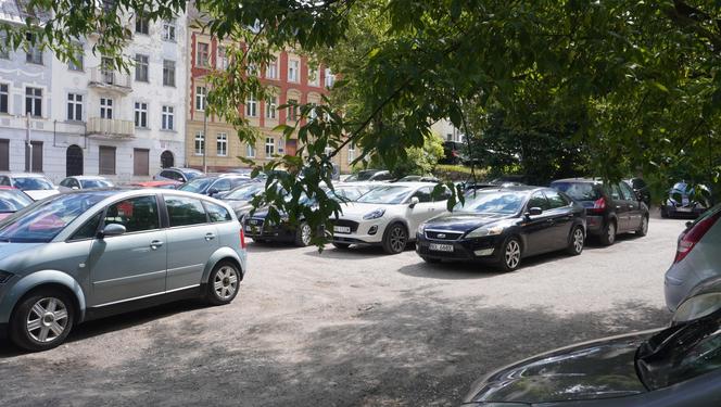 W centrum Olsztyna powstanie parking z prawdziwego zdarzenia? Miasto ogłosiło przetarg [ZDJĘCIA]