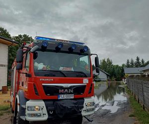 Zalane posesje, zerwany dach, przewrócony tir. Leszno i region po załamaniu pogody