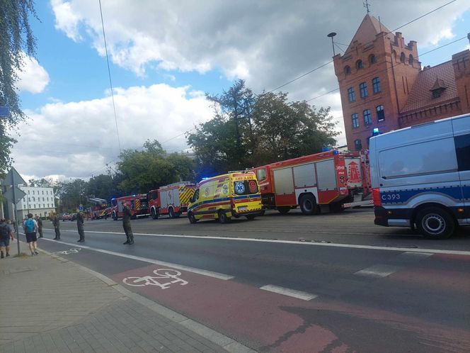 Kłęby czarnego dymu nad Toruniem. Pożar w centrum miasta