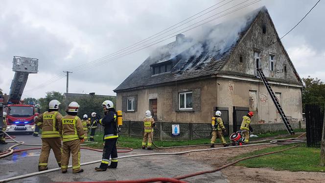 Pożar domu pod Budzyniem. Poddasze poszło z dymem!