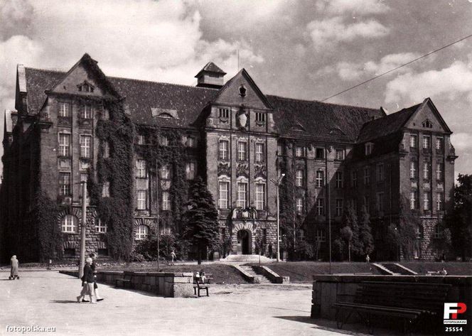 To jeden z najpiękniejszych budynków w Olsztynie. Dawniej pomieszczenia zajmowało m.in. Gestapo