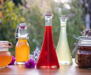 Zapobiega alergii i chorobom układu pokarmowego. Domowa nalewka z mahonii