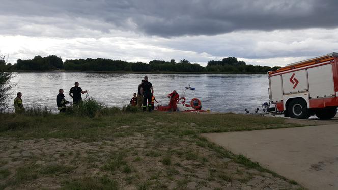 Znaleziono zwłoki nad Wisłą w Grudziądzu. Trwa akcja policji i straży pożarnej