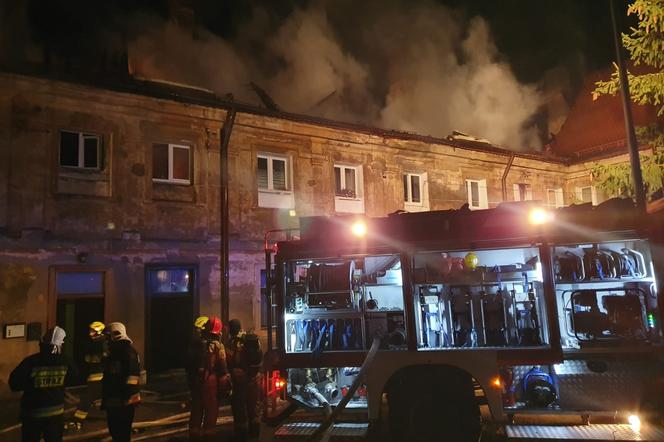 Pożar w Lubiążu przy klasztorze. 10 rodzin bez dachu nad głową 