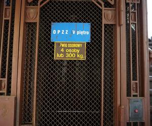 Sprawdziliśmy najstarszą działającą windę w Polsce. Czy jest użytkowana?