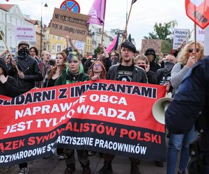W Warszawie odbył się antyimigrancki marsz i kontrmanifestacja. Pojawiło się kilka tysięcy osób