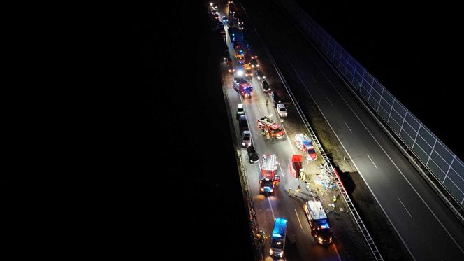 Tragiczny wypadek na A2. Dwie osoby nie żyje. Jeden z kierowców jechał pod prąd