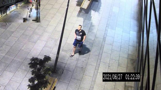 Śląskie: Brutalne pobicie w samym centrum miasta. Wszystko nagrały kamery. Napastnicy są poszukiwani przez policję