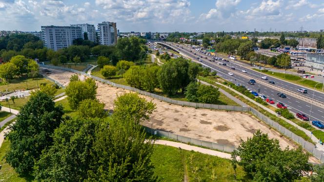 Odkrywkowa budowa tunelu tramwajowego pod parkiem Pięciu Sióstr na Ochocie