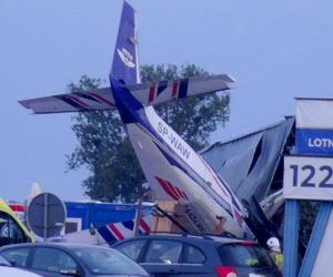 Chrcynno: Katastrofa lotnicza, samolot spadł na hangar. 5 osób nie żyje, wśród rannych dziecko