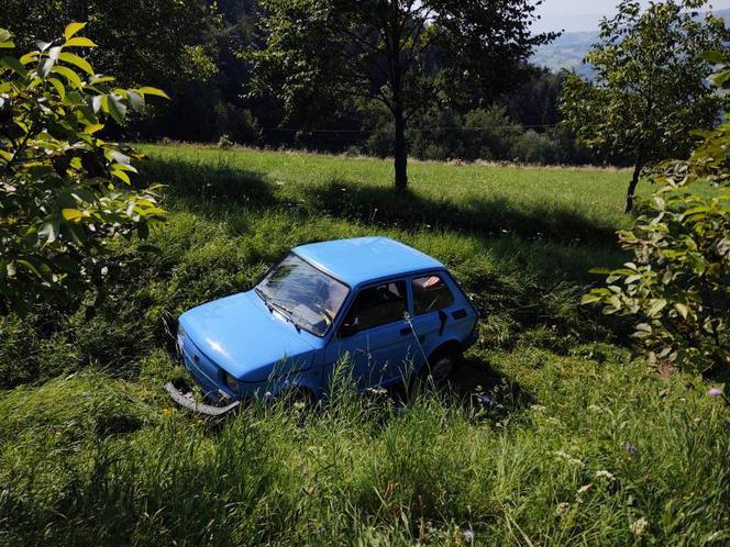 Chomranice. Maluch wypadł z drogi do rowu. Jedna osoba w szpitalu